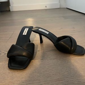STEVE MADDEN Thai Black Sandals
